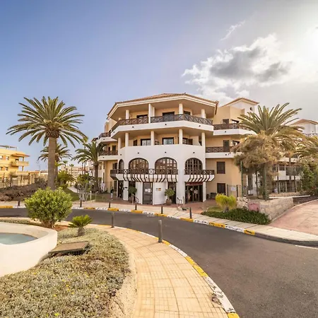 Apartment Tropical Garden, Big Terrace, Pools, Sleeps 4