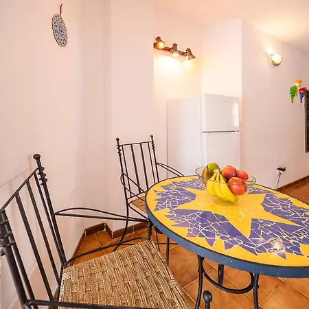 Tropical Garden, Big Terrace, Pools, Sleeps 4 *