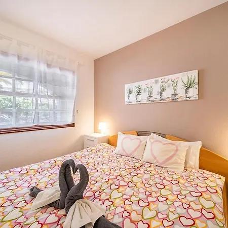 Apartment Tropical Garden, Big Terrace, Pools, Sleeps 4 *