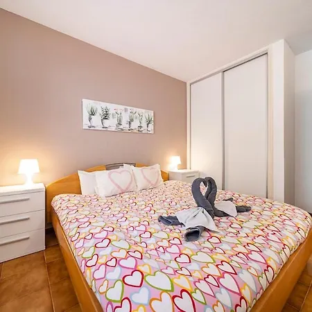 Tropical Garden, Big Terrace, Pools, Sleeps 4 *