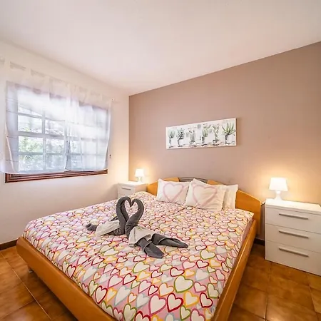 Apartment Tropical Garden, Big Terrace, Pools, Sleeps 4 *