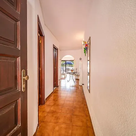 Tropical Garden, Big Terrace, Pools, Sleeps 4 公寓