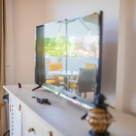 Apartment Tropical Garden, Big Terrace, Pools, Sleeps 4 *