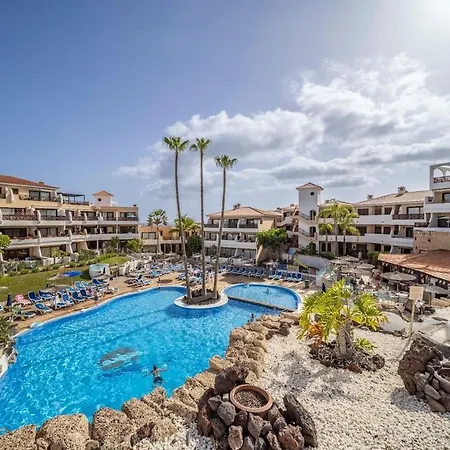 Tropical Garden, Big Terrace, Pools, Sleeps 4 Apartment *
